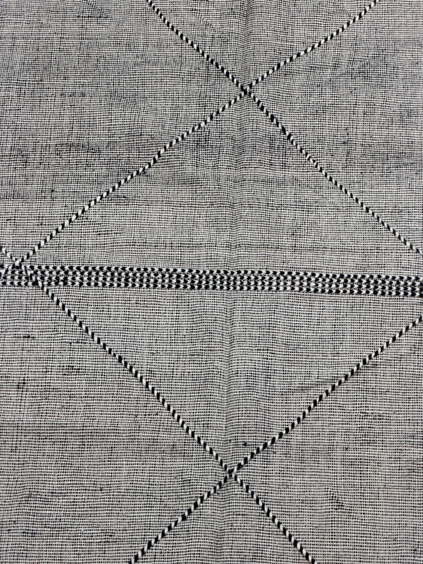 D5: Handwoven Moroccan Flat Weave Rug – Minimalist Black & Ivory Design