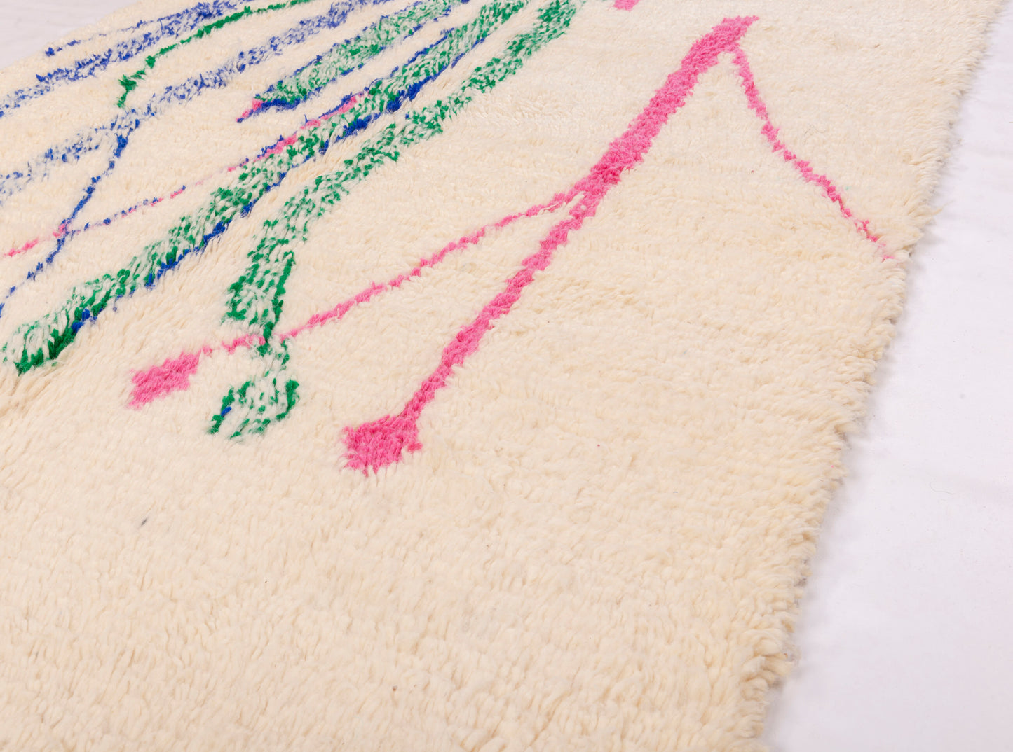Amal vintage moroccon rug