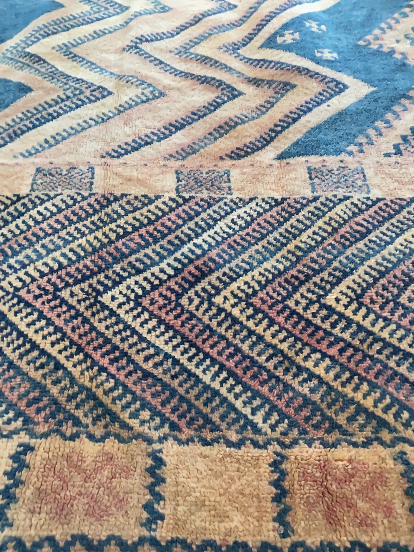 MEHRI rare Taznakht rug
