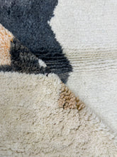 Load image into Gallery viewer, Dikin Beni ourain  rug