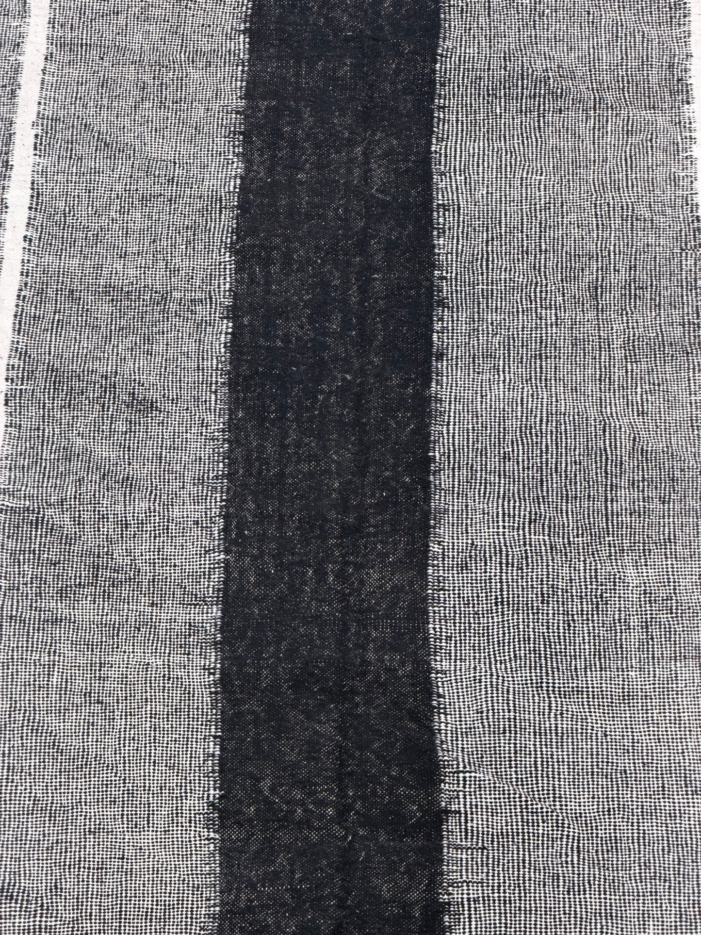 D4 Black & Grey Moroccan Rug – Modern Minimalist Design