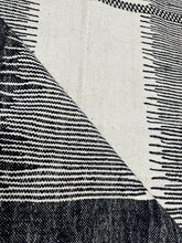 Load image into Gallery viewer, Samas flat weave kilim