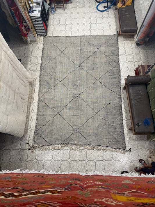 D2 :Moroccan Handwoven Flat Weave Rug – Ivory & Black Diamond Design