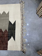 Load image into Gallery viewer, Vatin flat weave kilim