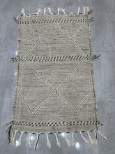 Load image into Gallery viewer, Titih flat weave kilim