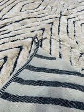 Load image into Gallery viewer, Majd  Beni Mrirtrug