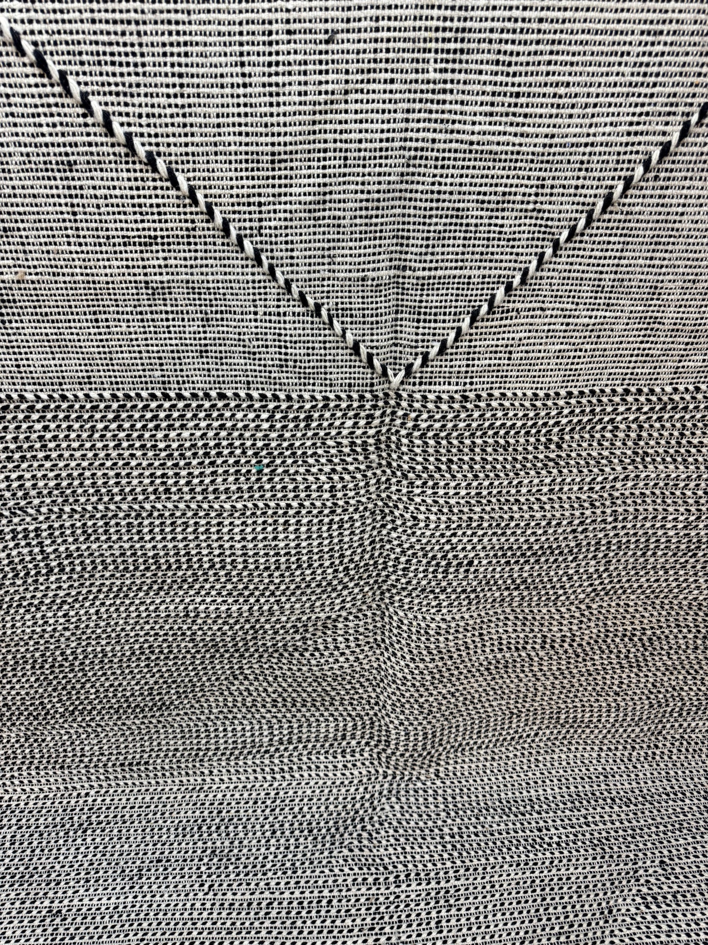 Handwoven Moroccan Flat Weave Rug – Natural Beige &