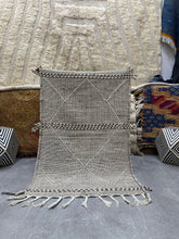 Load image into Gallery viewer, Titih flat weave kilim