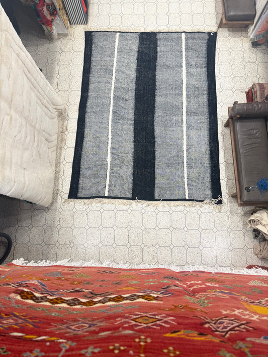 D4 Black & Grey Moroccan Rug – Modern Minimalist Design