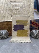 Load image into Gallery viewer, Candi flat weave kilim