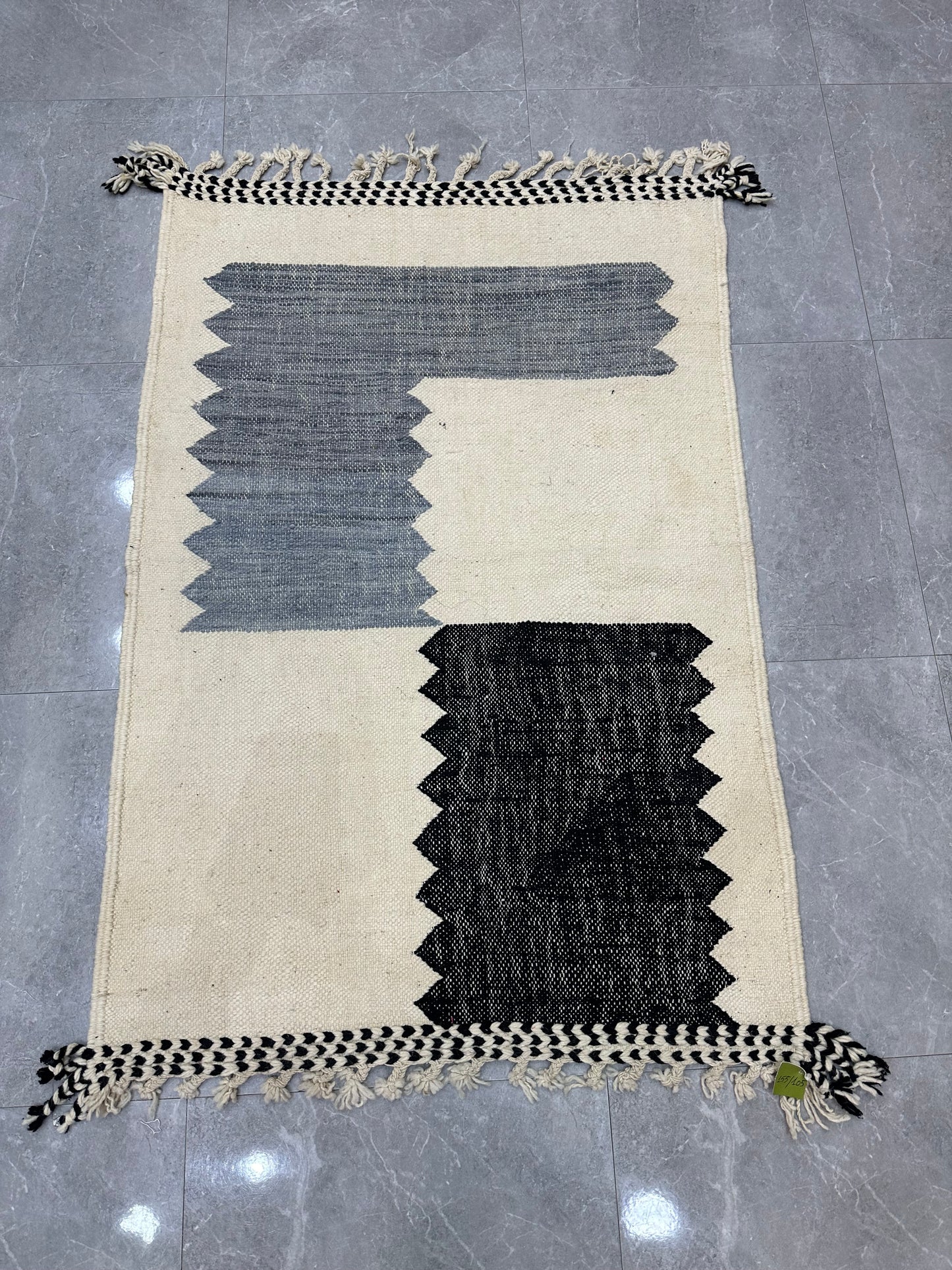 Vendor flat weave kilim