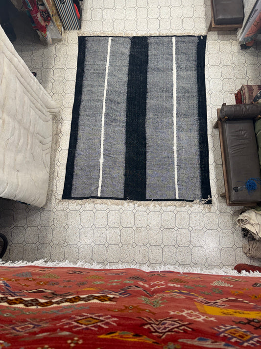 D4 Black & Grey Moroccan Rug – Modern Minimalist Design