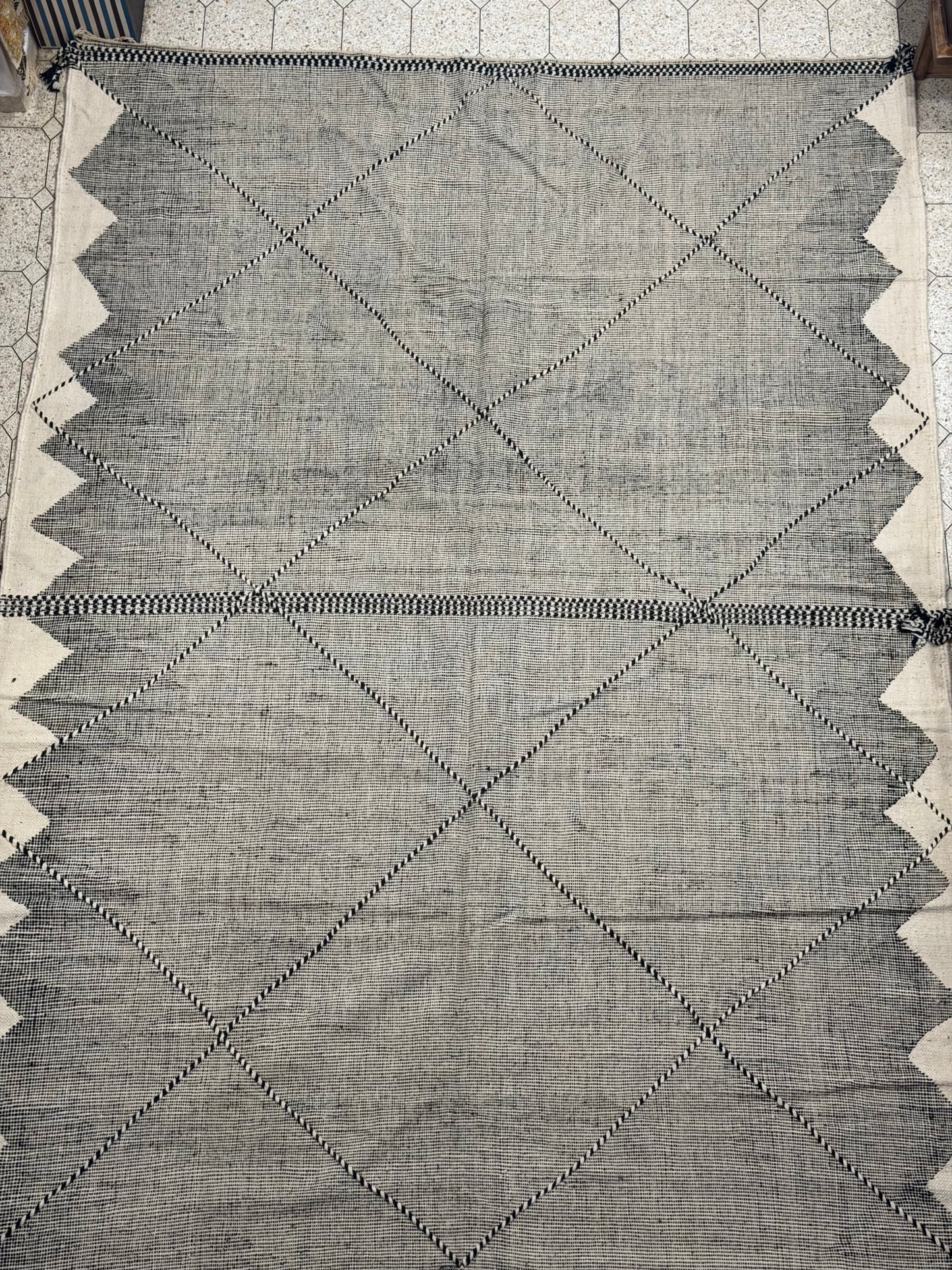D5: Handwoven Moroccan Flat Weave Rug – Minimalist Black & Ivory Design