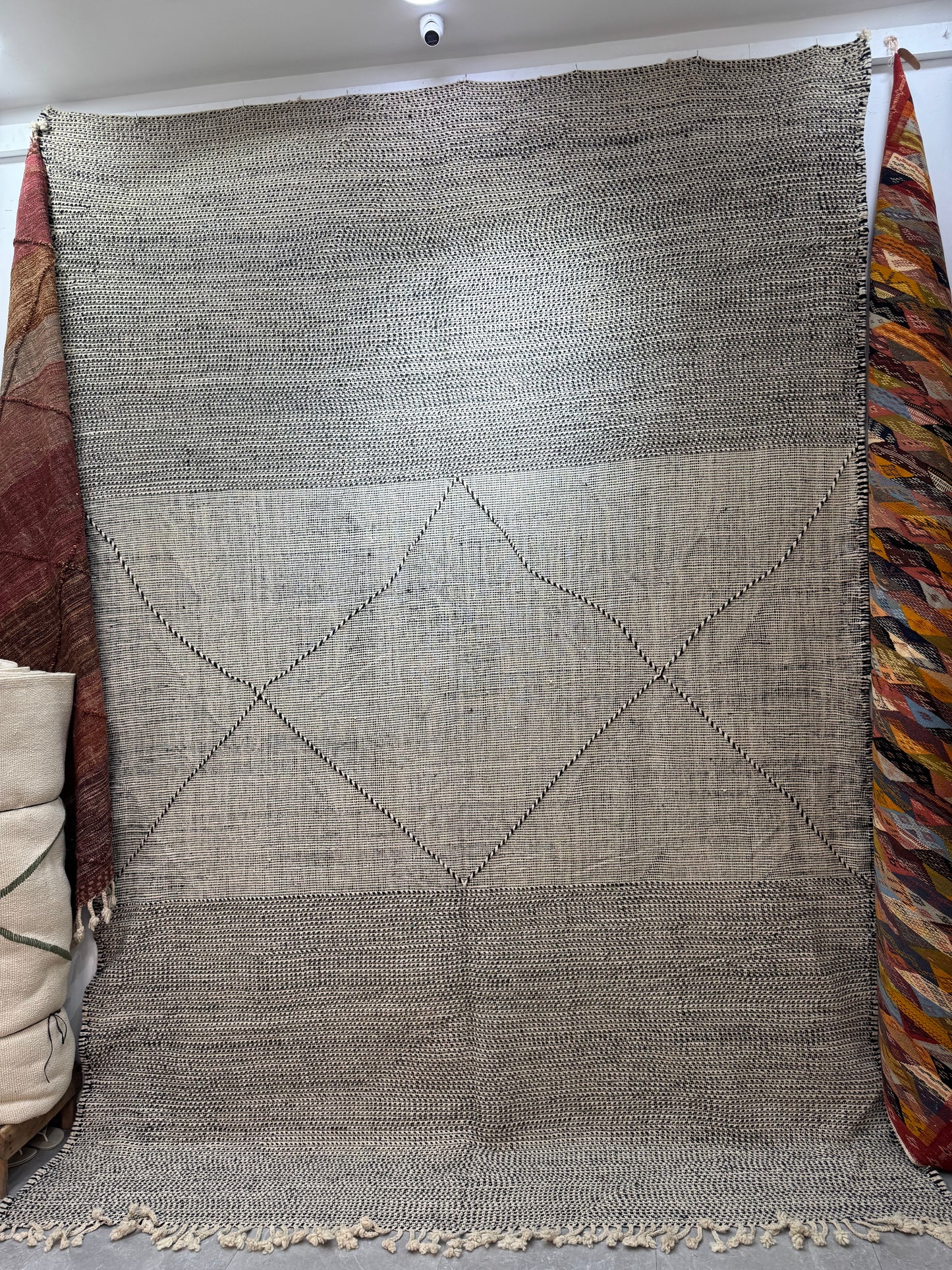 Handwoven Moroccan Flat Weave Rug – Natural Beige &