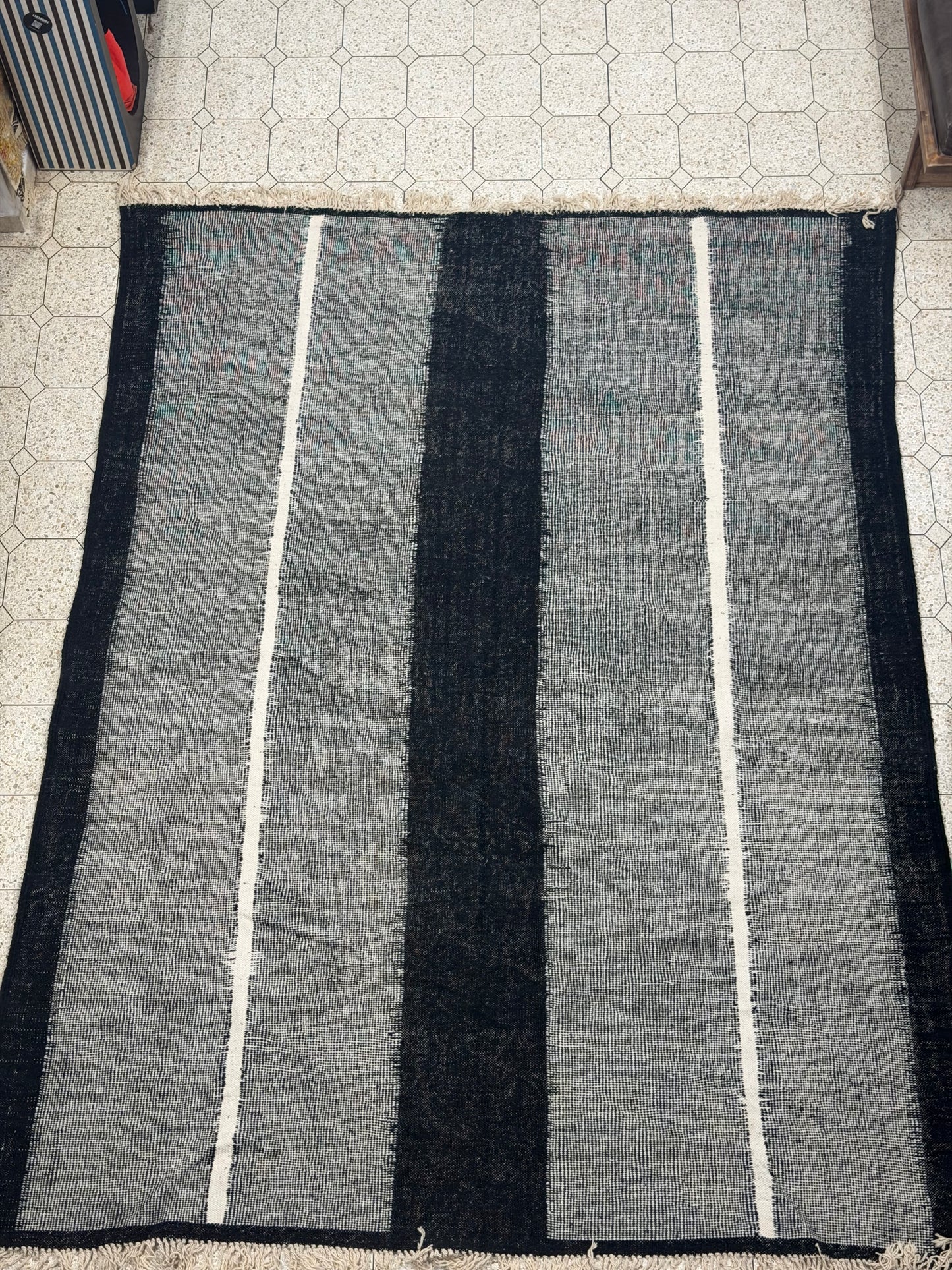 D4 Black & Grey Moroccan Rug – Modern Minimalist Design