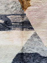 Load image into Gallery viewer, GHAni BENi Mrirt rug