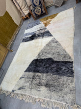 Load image into Gallery viewer, GHAni BENi Mrirt rug
