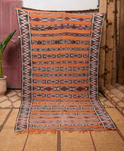 Load image into Gallery viewer, Rahba moroccan rug