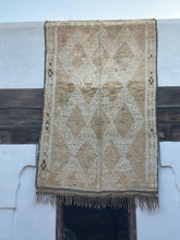 Load image into Gallery viewer, tomori   BENI MUGILD RUG