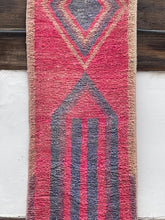 Load image into Gallery viewer, Nejma boujaad runner